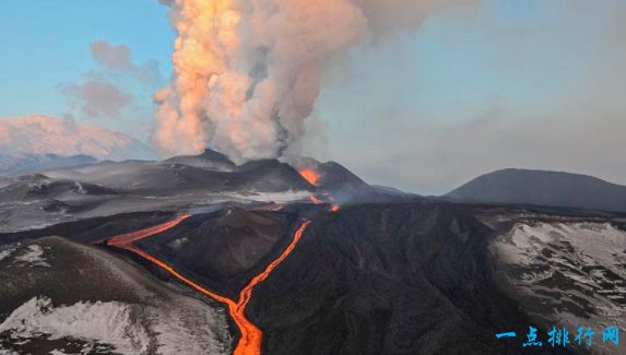 世界最大的火山爆发喷发了5000立方千米的熔浆