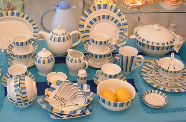 С��Ʒ��Ĵ��̻���������������С��Ʒ�������۶��30��Ԫ