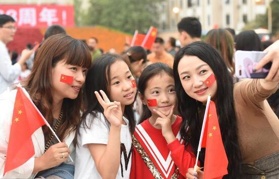 С��Ʒ��Ĵ��̻���������������С��Ʒ�������۶��30��Ԫ