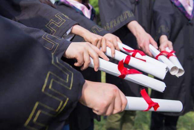 ��ѧ��ҵ֤�͡�ѧλ֤���к��������ô�ͬ��ѧλ֤�����õ�