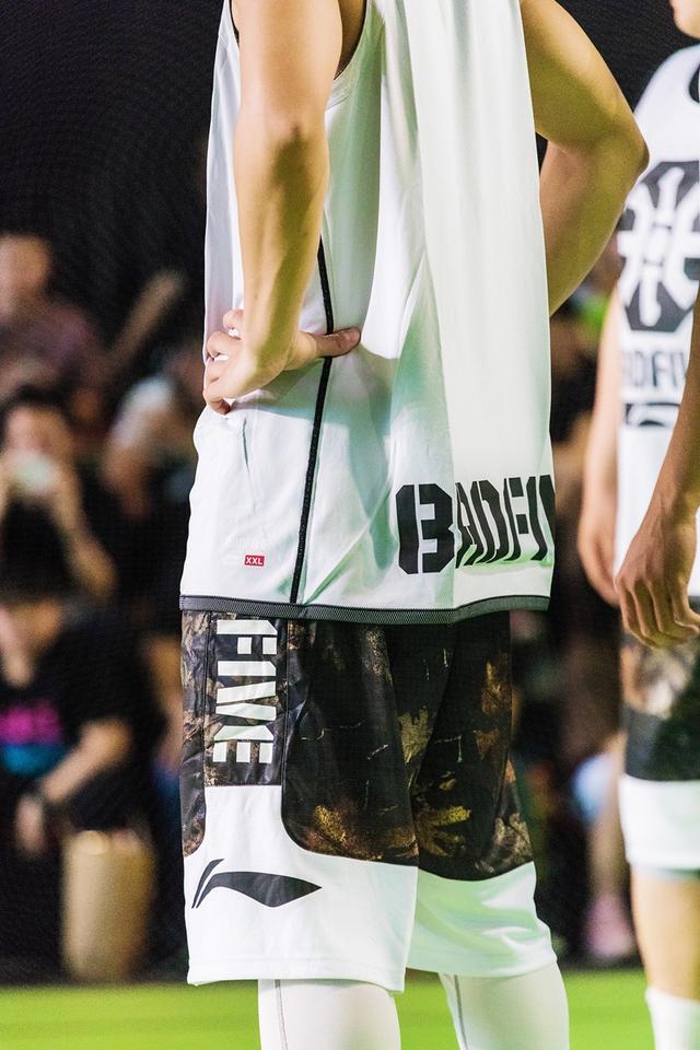 ������ͷ���������������������������������ϵ�У�