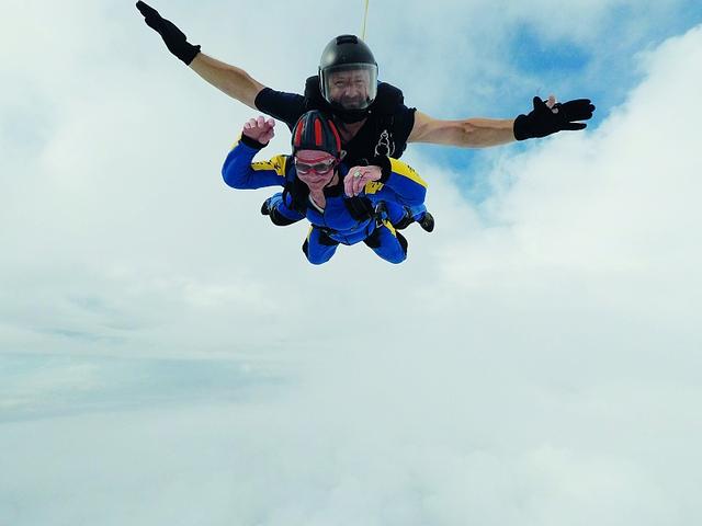 ���ڷɻ���ɡ��ҵ��ʼ�͵ϰݽа壬����۸���Ǳ���ϰݵ�