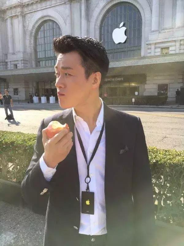 ƻ���й����£�ٿ��ʮ�� iPhone�ֻ�׹�뷲��