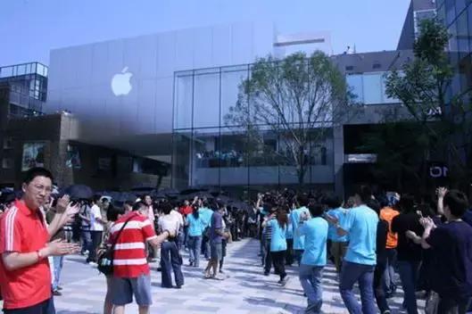 ƻ���й����£�ٿ��ʮ�� iPhone�ֻ�׹�뷲��