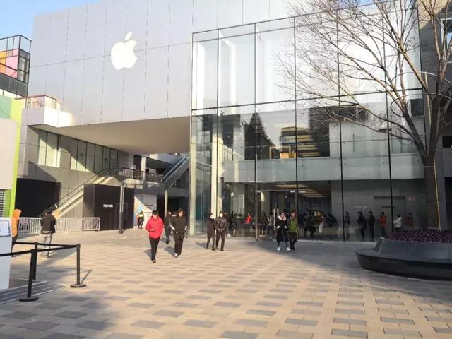 ƻ���й����£�ٿ��ʮ�� iPhone�ֻ�׹�뷲��