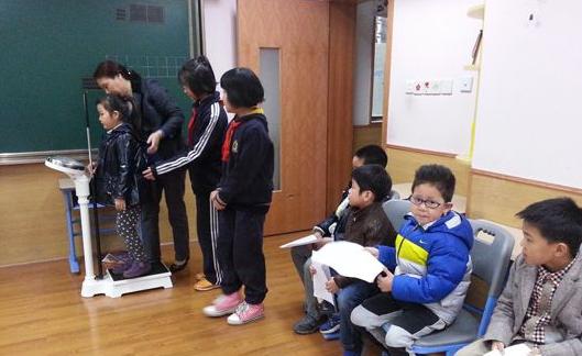 ��ţ�̾��ܳ��ߣ��������Ӻ��⼸��ţ�̣����ӷ���Խ��Խ��