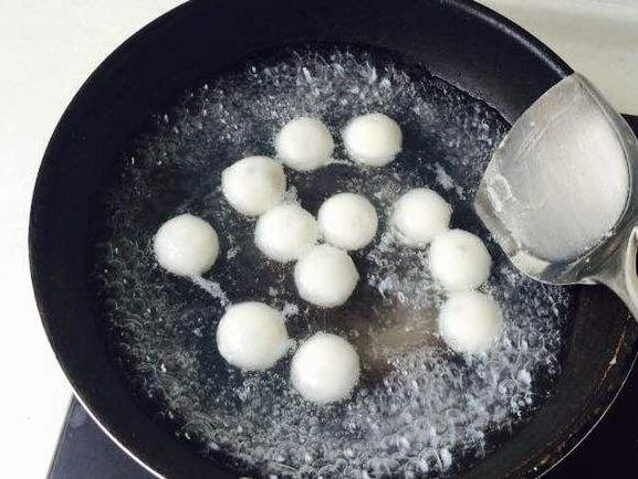 ����30����ʹ�ү������Բ����4�����ϣ����������Բ������