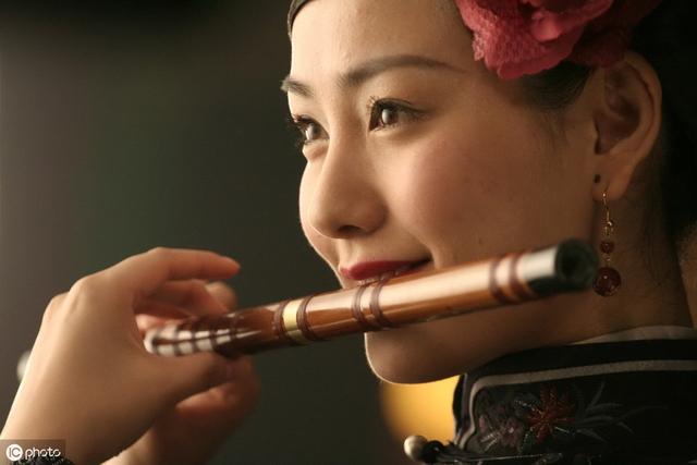 ����Ϊ��÷����Ū���������ܱ��֡���ͬ���硱�����ʣ�Ȼ��