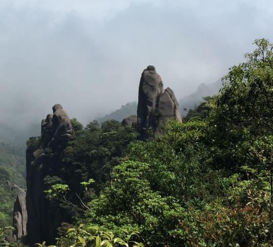 �������ԣ�4��ɽ�壬�ĸ�����е������������ġ���ɽ����˭