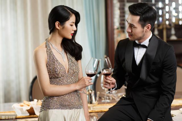 �ഺ������ʲôԭ������ģ�ϲ��������Ů����α����ഺ�����⣿