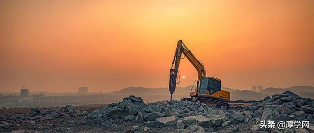 �ھ����ѵѧУ����Ǯ��