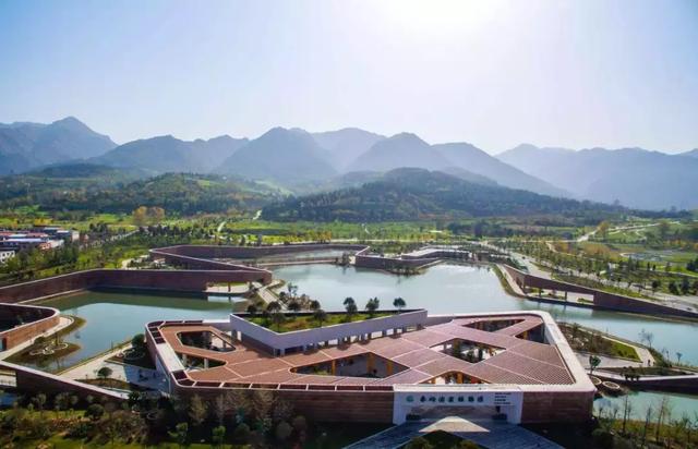 �����ܱ����ʺ�����ȥ��10���ط���˵�߾��ߣ�