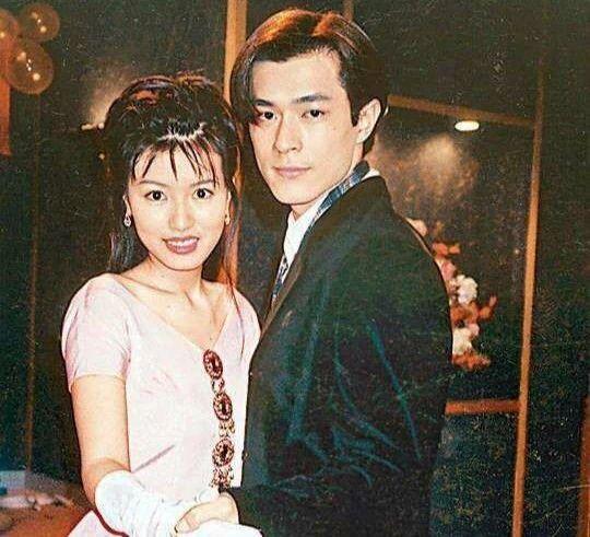 49���������ʷ����������ϣ���վ�̨��С������7��Ů�Ѵ�����