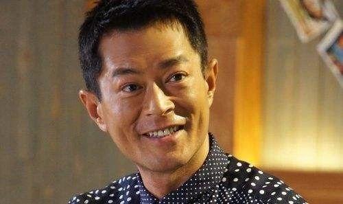 49���������ʷ����������ϣ���վ�̨��С������7��Ů�Ѵ�����