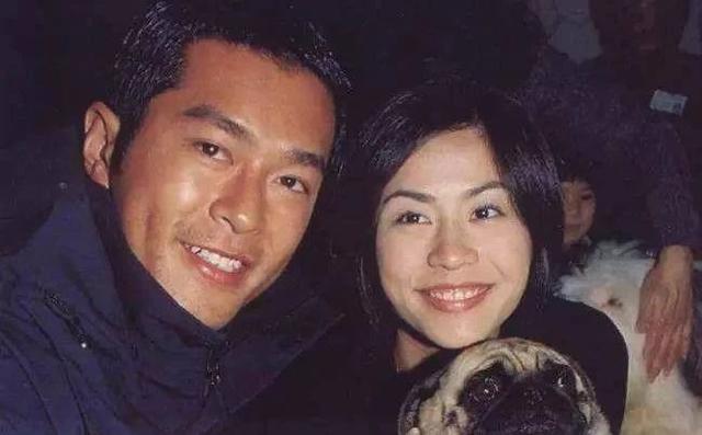 49���������ʷ����������ϣ���վ�̨��С������7��Ů�Ѵ�����