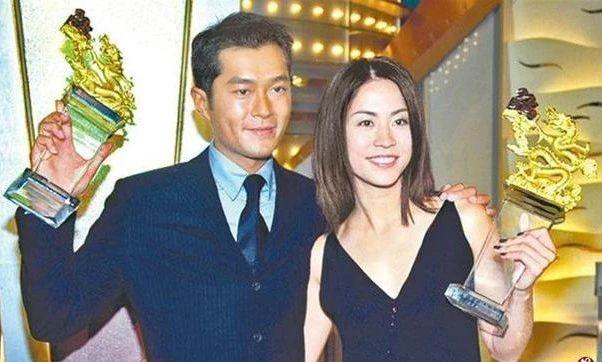 49���������ʷ����������ϣ���վ�̨��С������7��Ů�Ѵ�����