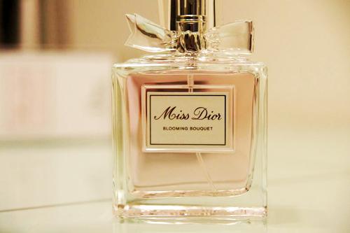�ϰ�������ˮ�м��� dior�ϰ�������ˮ��ô��