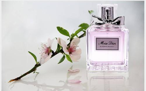 �ϰ�������ˮ�м��� dior�ϰ�������ˮ��ô��