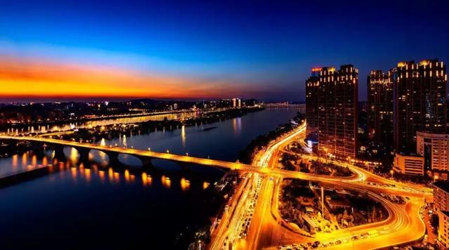 ϲӭ�������ͣ�������������Ӣ�����׷׼�����˹��ʻ���