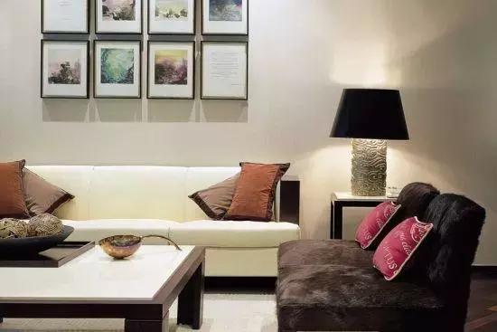 �ϾӼ�Ⱥ�ӵ����ͻȻ�����Ҹе��е�С��˼