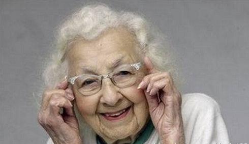 һ��С���¸����㣬ʲô�Ƿ��նԳ�